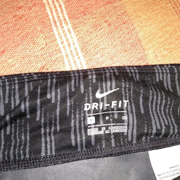 NIKE Women's Tight Fit Dri-Fit Athletic Leggings - Picture 8 of 8